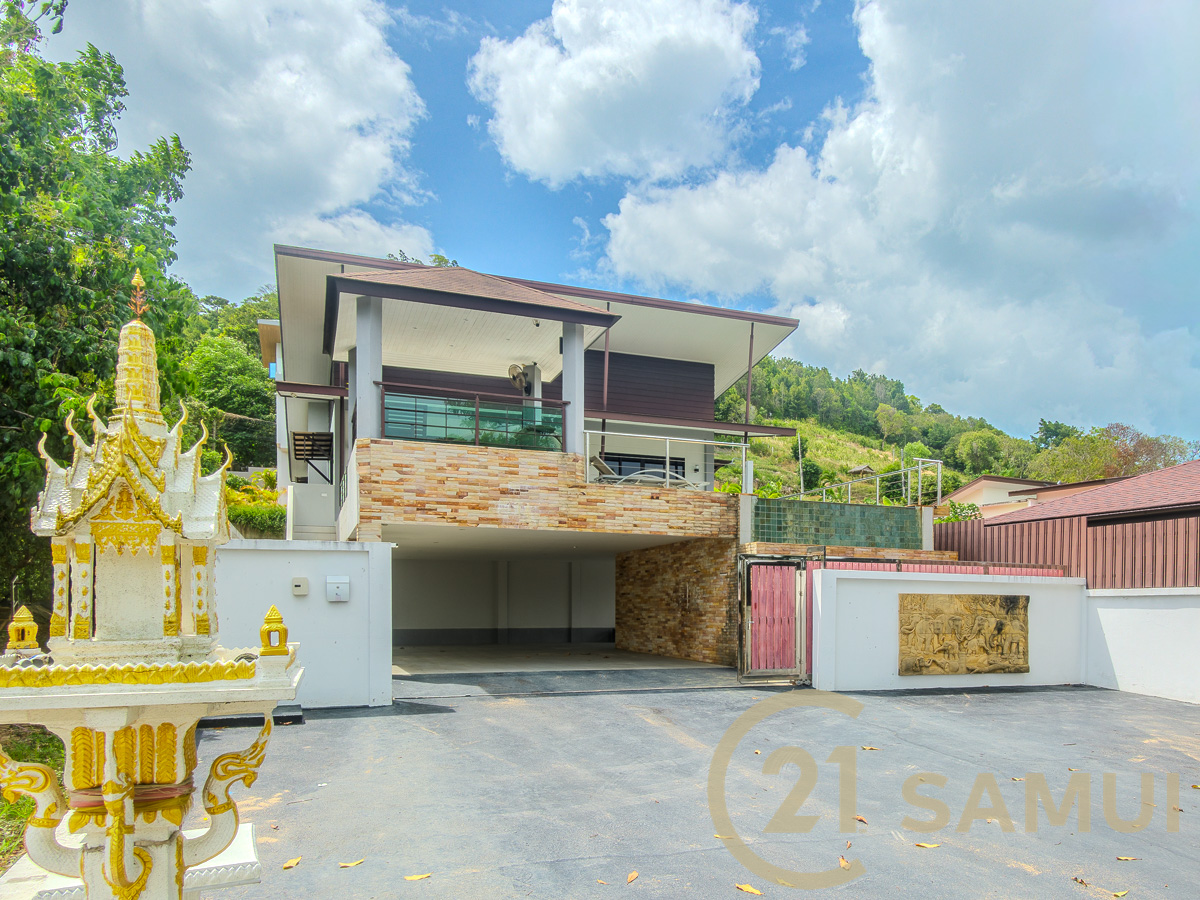 3-Bedroom House With Swimming Pool For Sale In Bangrak, Koh Samui, Thailand